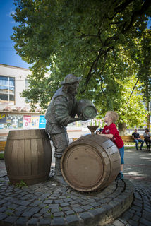Памятник мінеральній воді у Сваляві