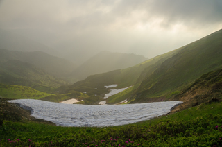 Сніг в долині