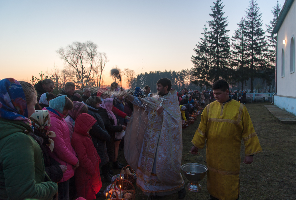 на Великдень