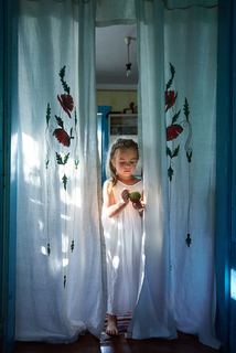 Осяяна променями