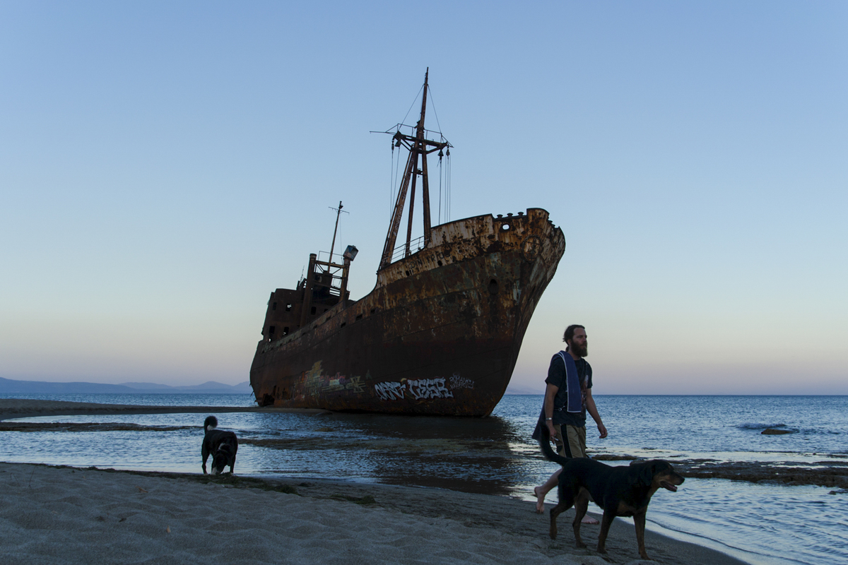 Walking with the dogs near the shipwreck LR-4816