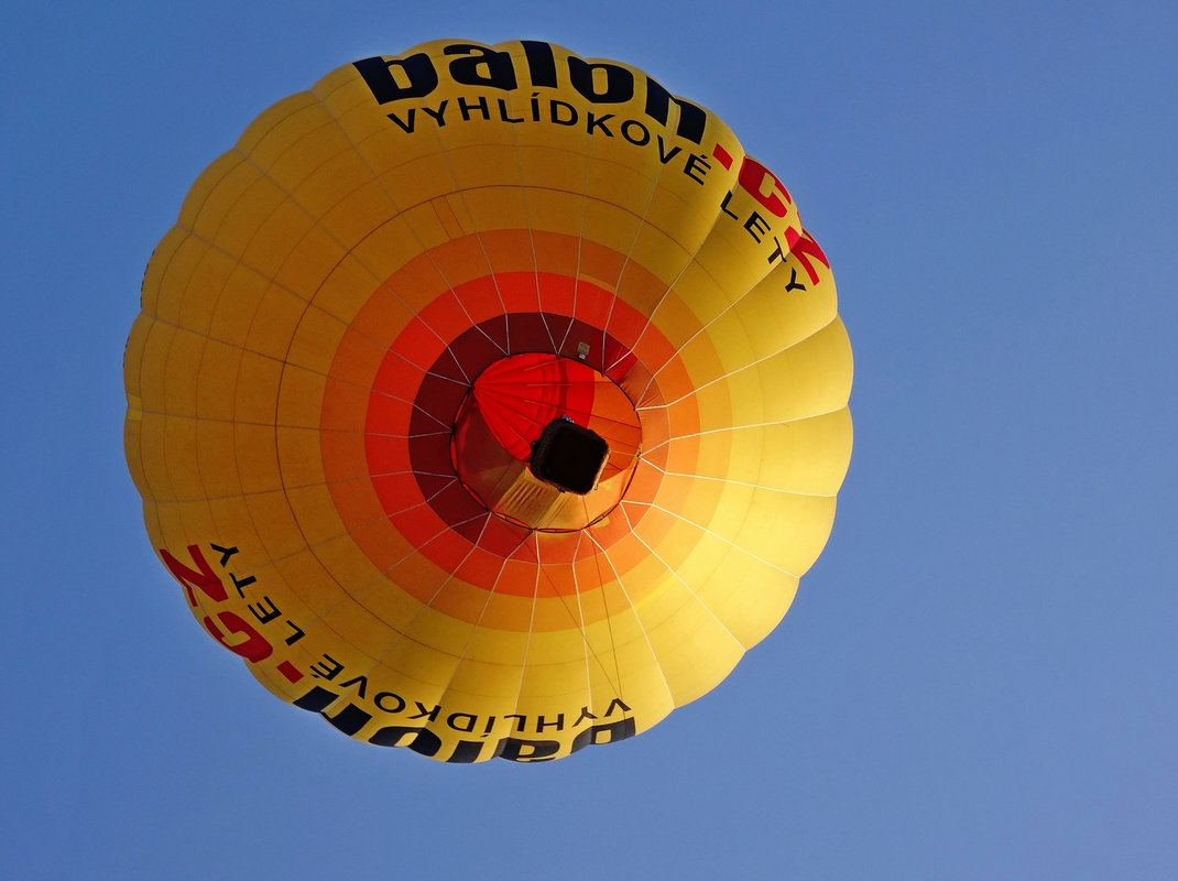 YELLOW BALLOON IN ACTION