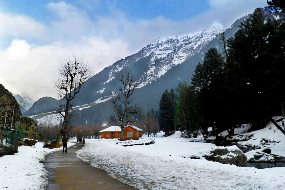 BETAB VALLY AT PAHELGAM