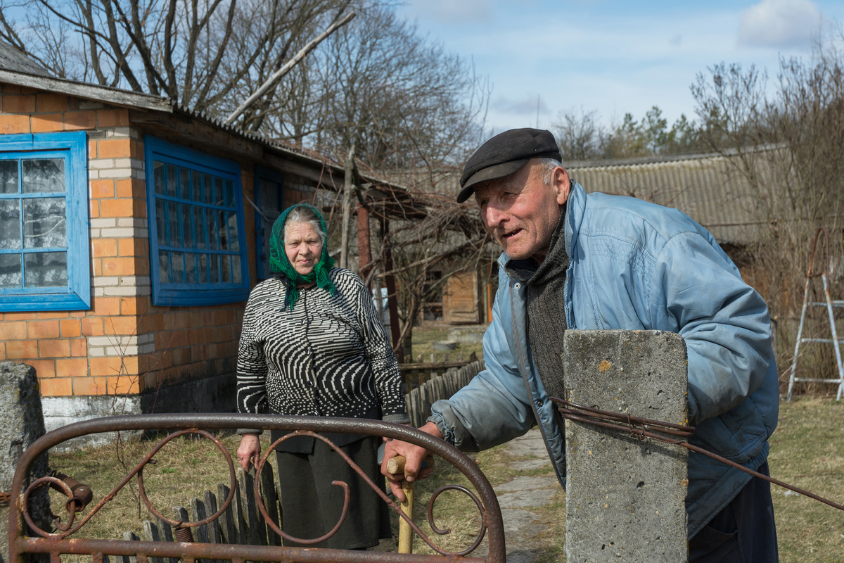 Села Гориничі та Ниговищі Зарічненського району. Продовження фототуру з фотоклубом ПростірФото віддаленими селами Полісся! За межею цивілізації, поза зоною досяжності, без магазинів та акушерських пунктів, за декілька десятків метрів від сіл прикордонні стовпи республіки Білорусь! П`ять жителів на все село, та не стане їх, зникнуть і села! Можна, ще багато чого написати, але....Вони просто там забуті!
