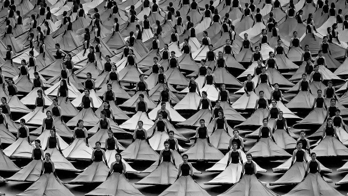 One hundred dancers