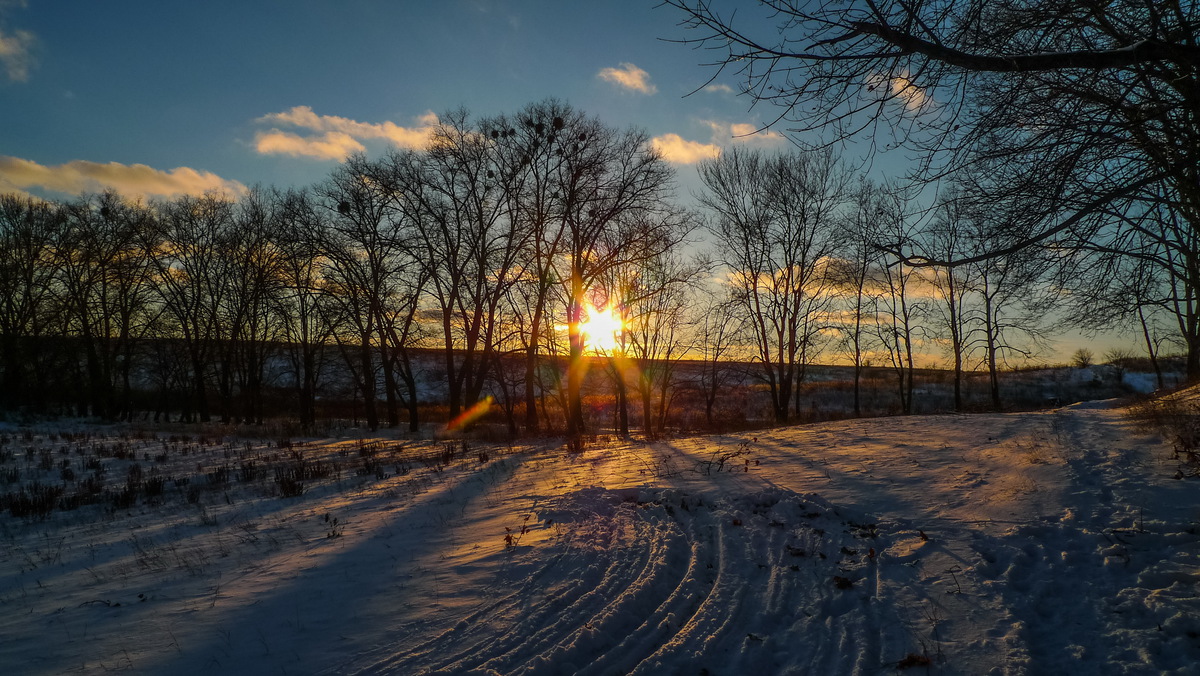 Зимовий захід сонця.