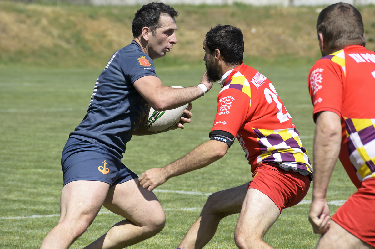 На полі ветерани/З м'ячем