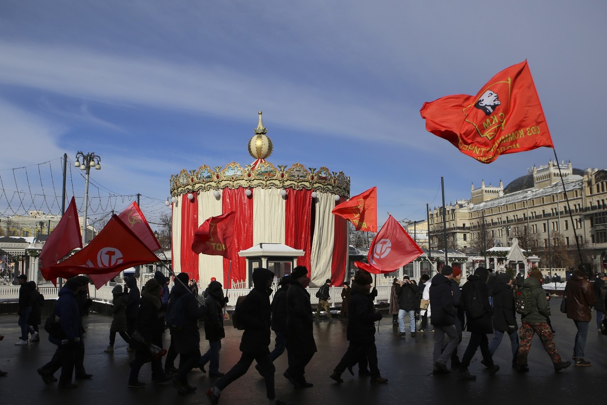 Коммунисты на манежной площажи