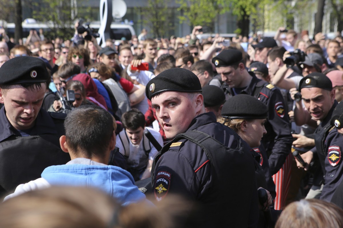 Столконовения ОМОНа и сторонников Навального