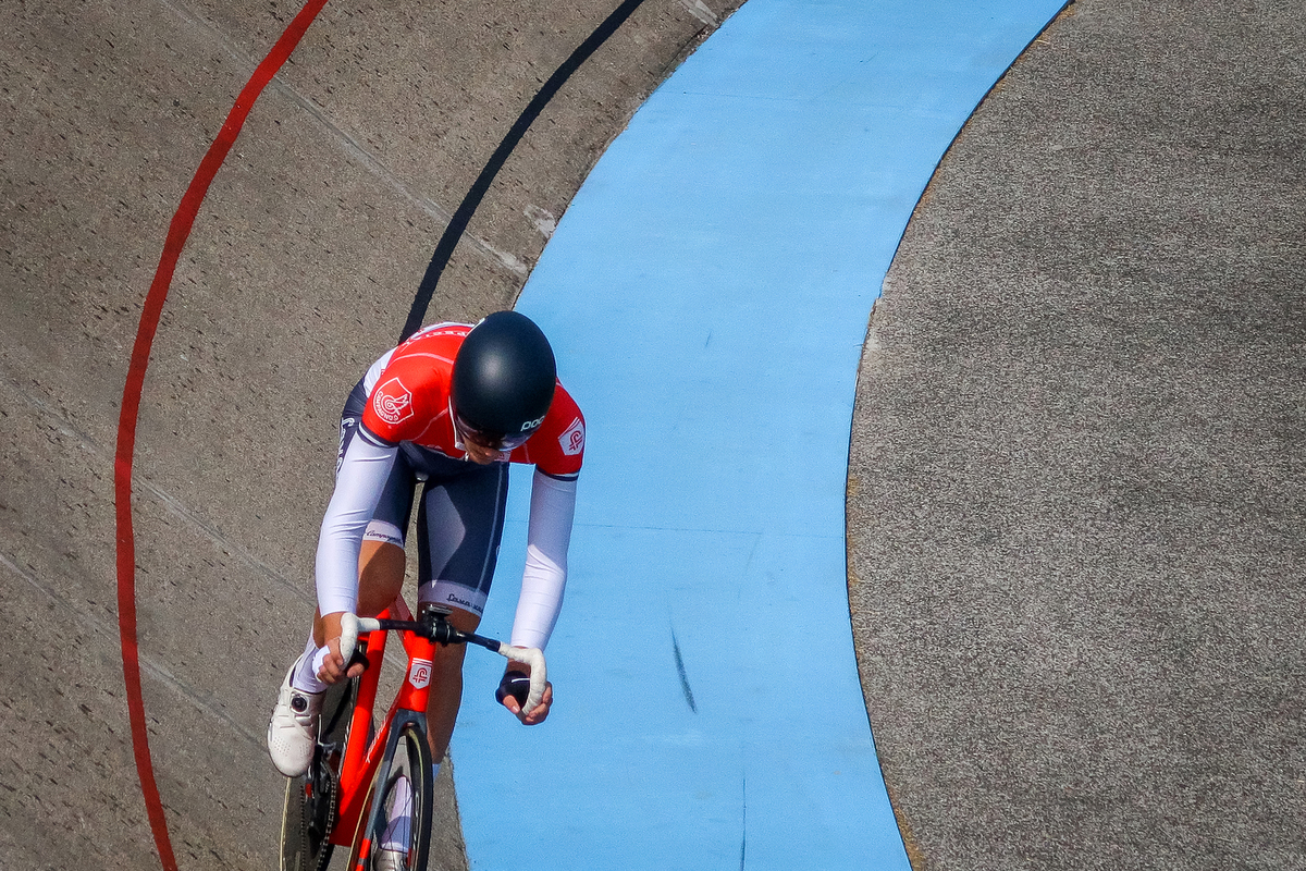 Blue line of velodrom 6