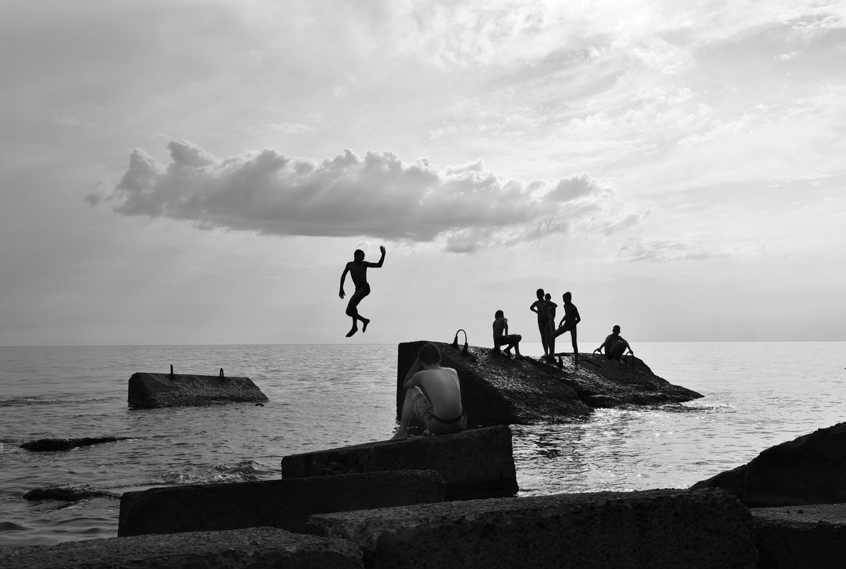 Мальчики и море.