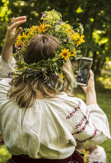 Минуле і сучасне (день Івана Купала від фольклорного ансамблю Деревичка)