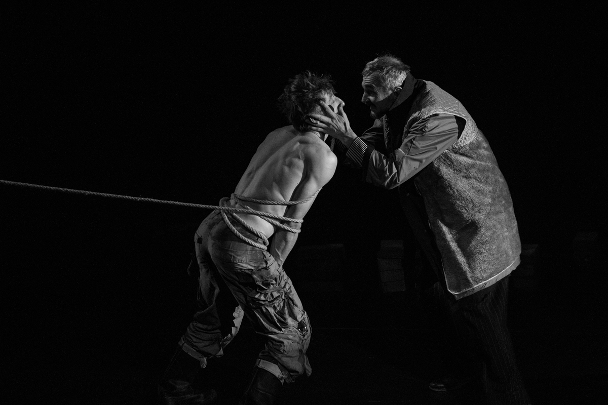 Perehresni_stejky(teatr_Lesia_Kurbasa)