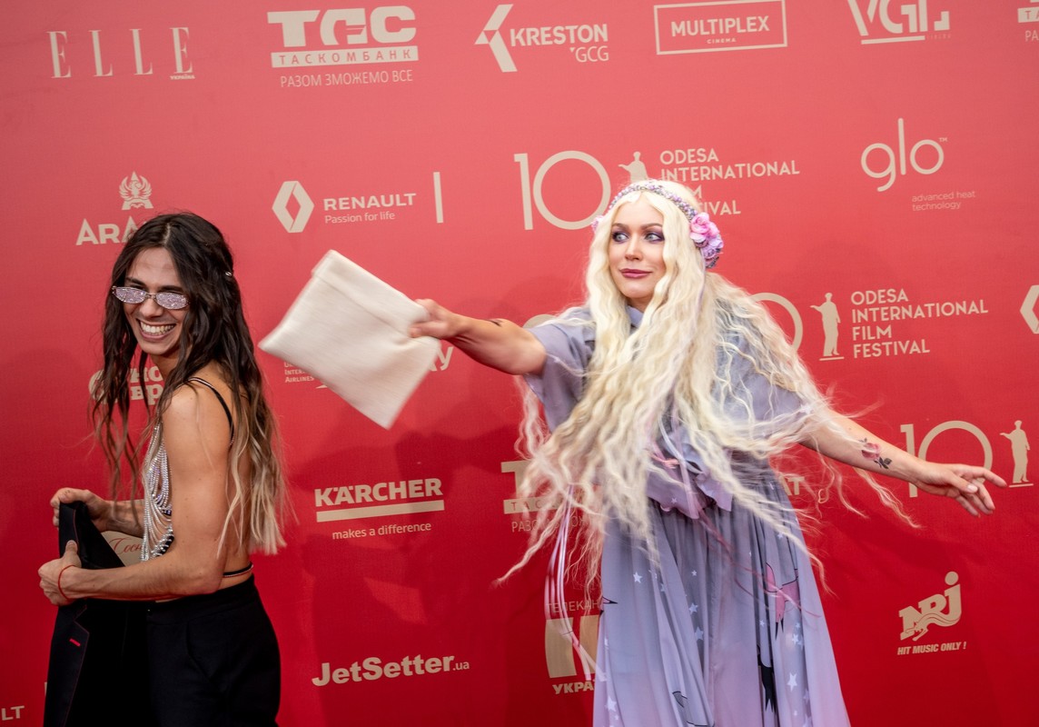 Травести дива Монро на крассной дорожке ОМКФ