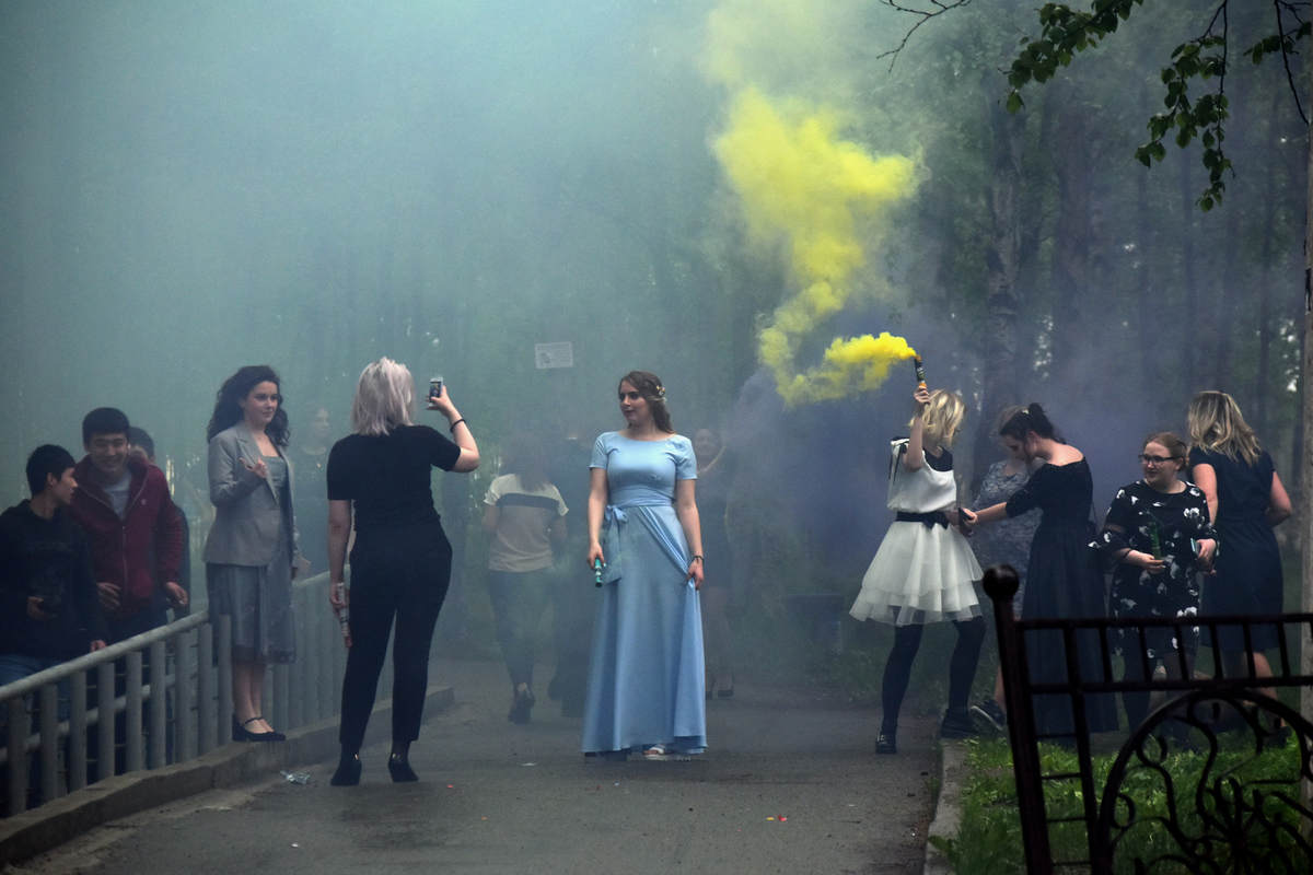 У выпускников выпускной бал