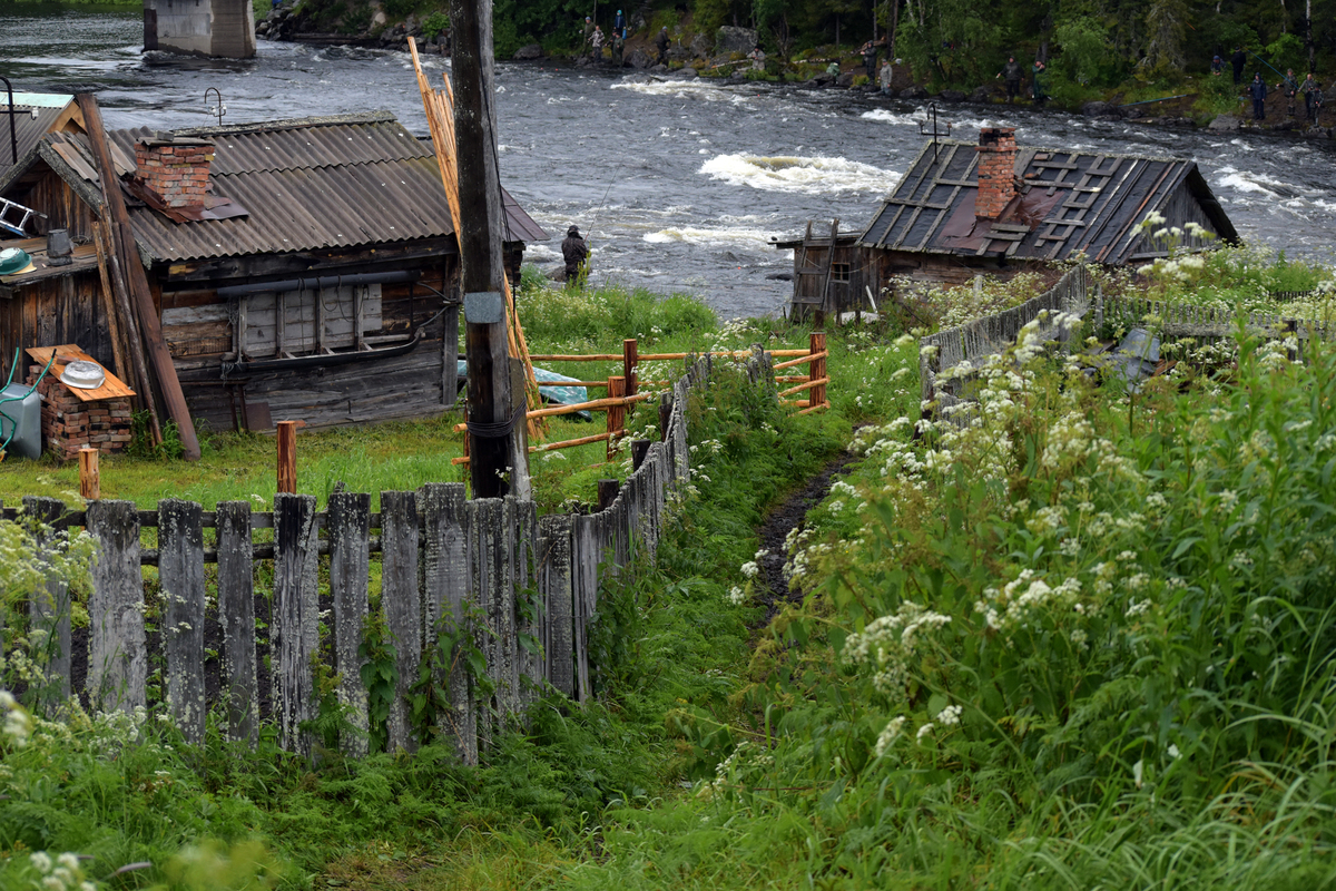 Поселок у реки