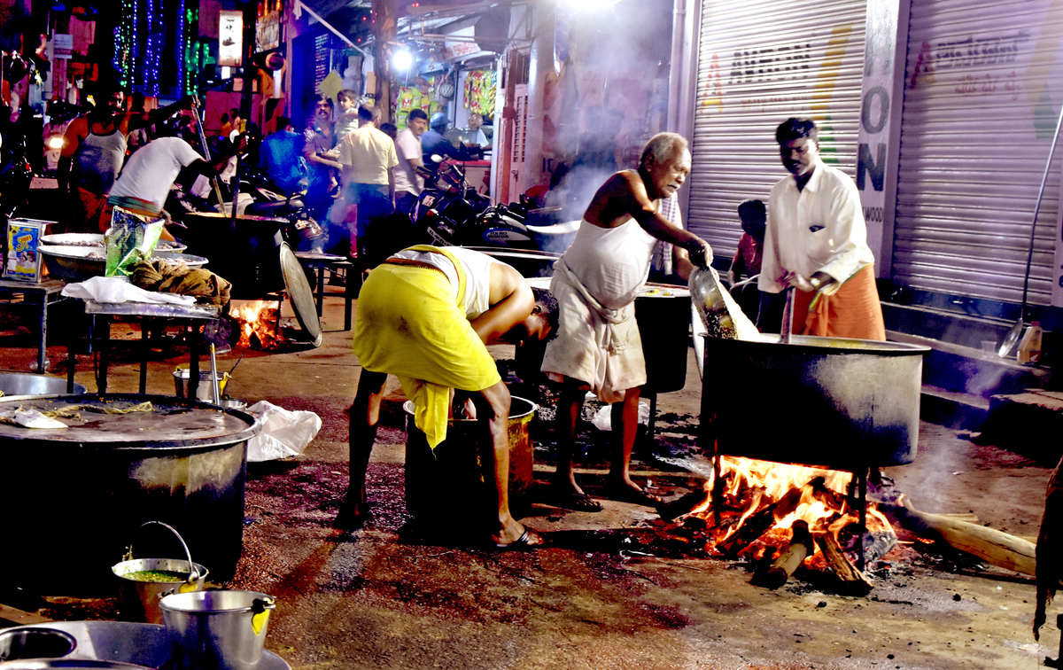 STREET COOKING
