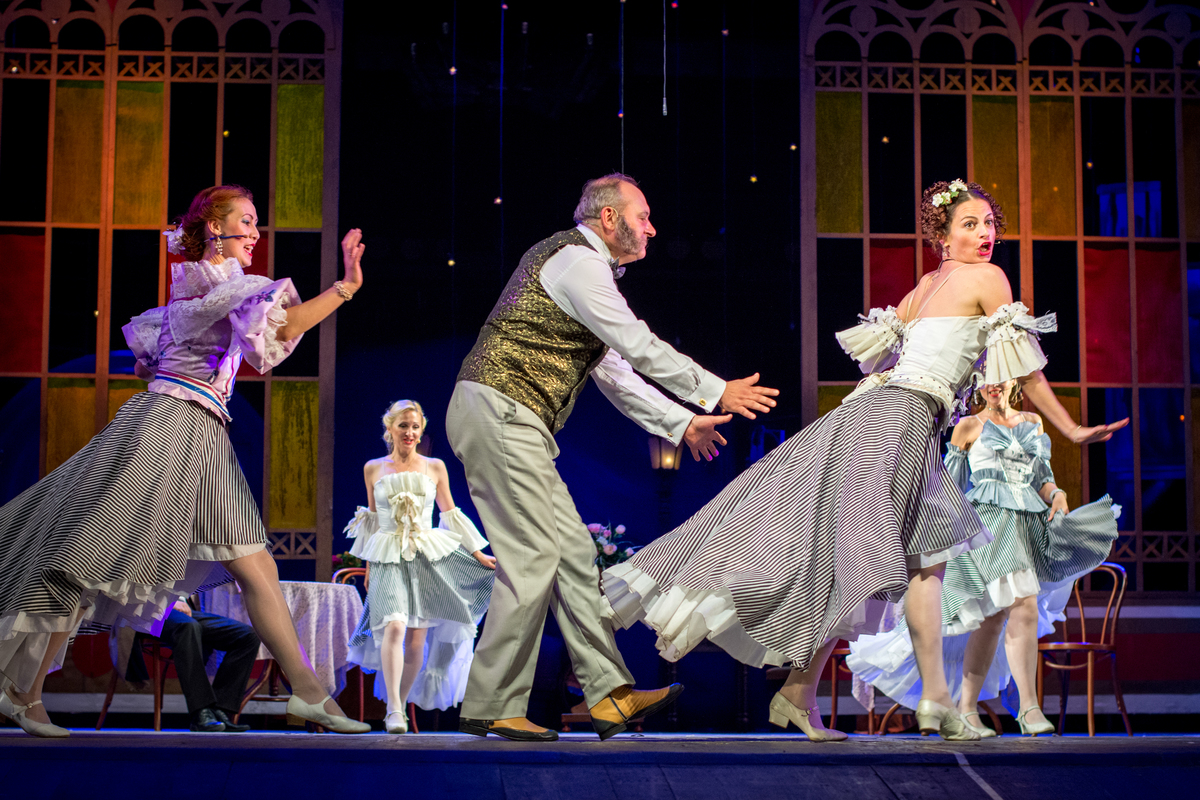 Свадьба. Папа и подружки невесты