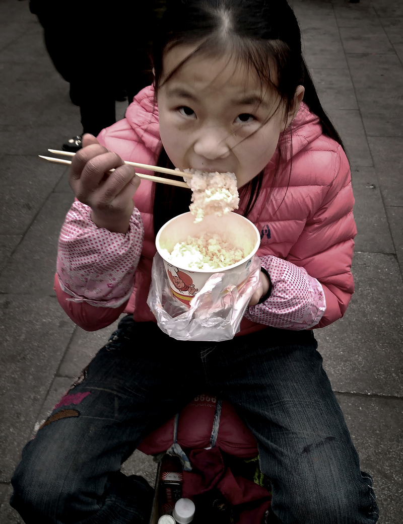 Do not eat breakfast every day, only buy a five-dollar fast food at 2 o'clock noon