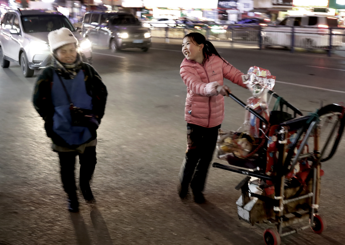 At 9 o'clock in the evening, the street was brightly lit, and they were happy to walk on their way home