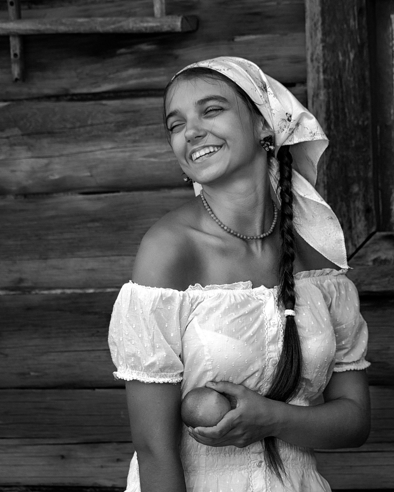 Посмішка з яблуком