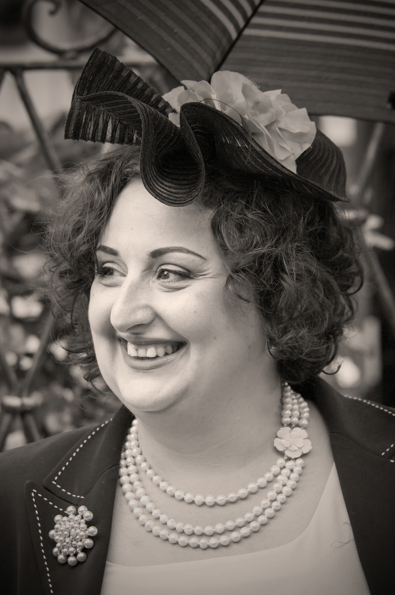 Пані в хорошому настрої