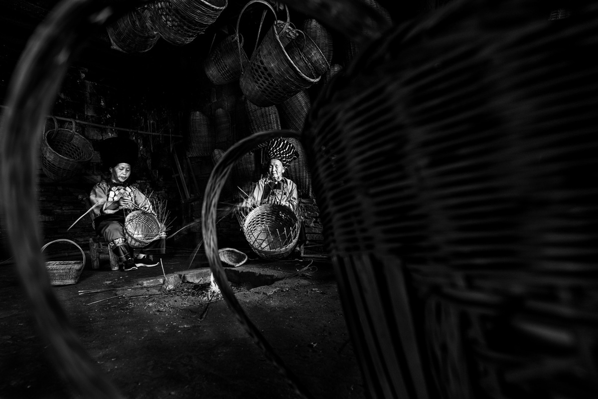 Weaving bamboo baskets