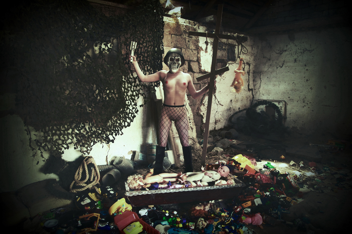 із циклу Сука Війна вбивае дітей