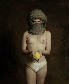 Портрет дівчини з лимоном