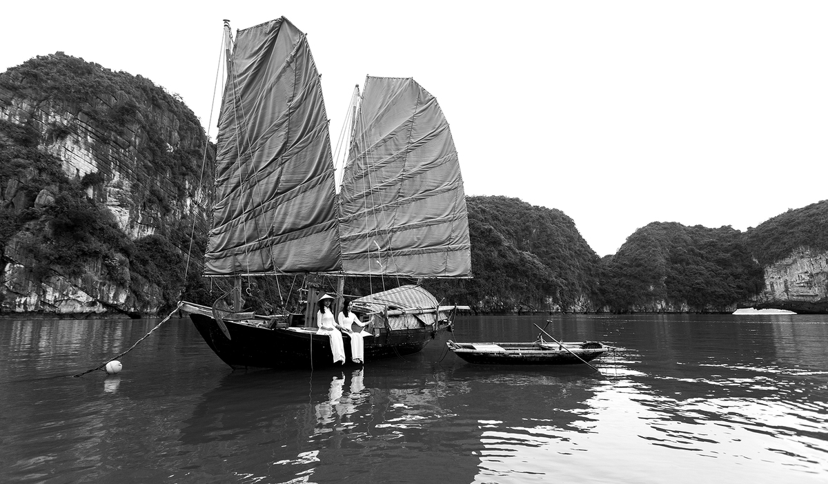 Ladies on junk boat