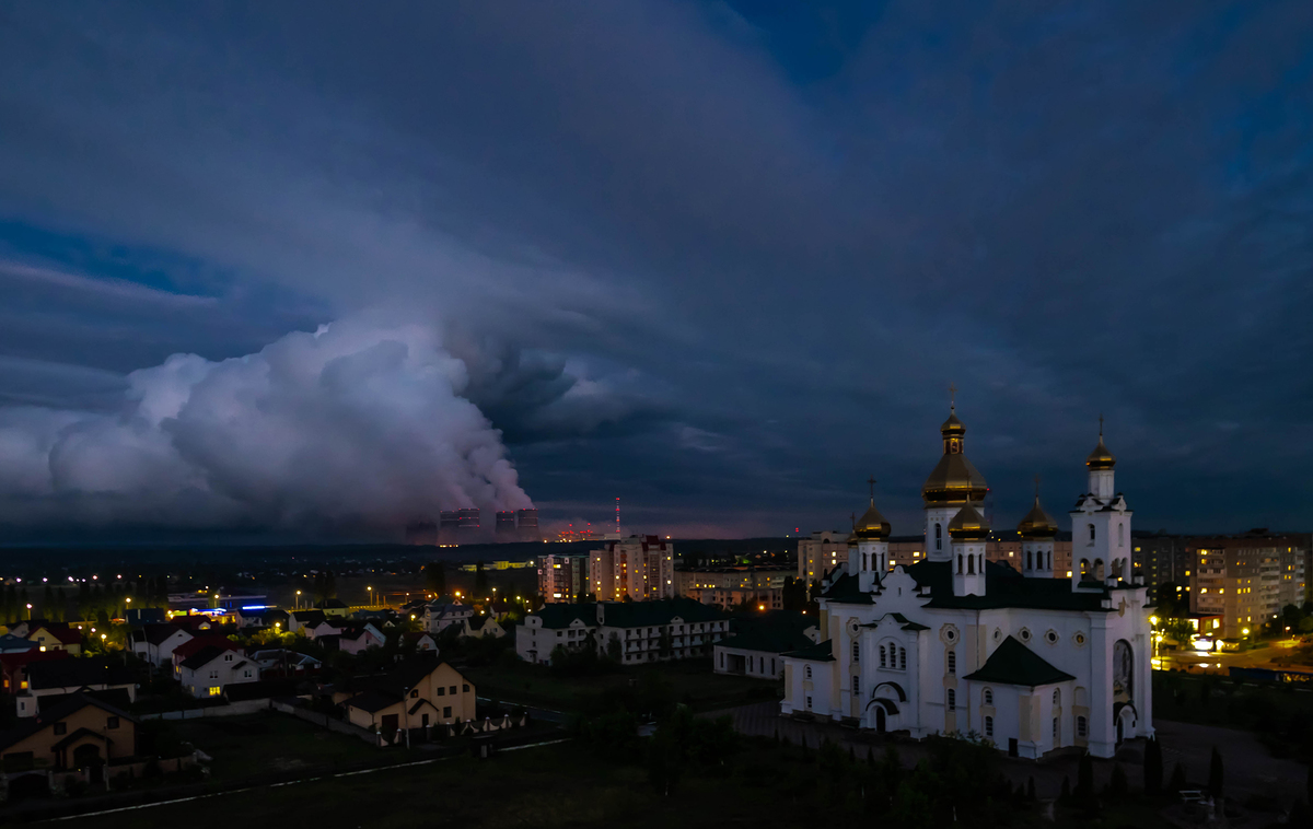 на тлі мирного атома...