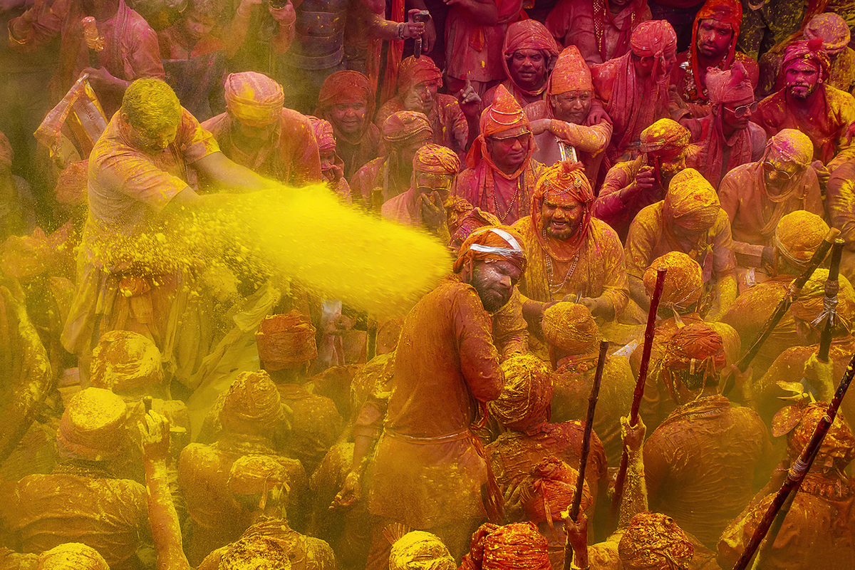 Holi Men