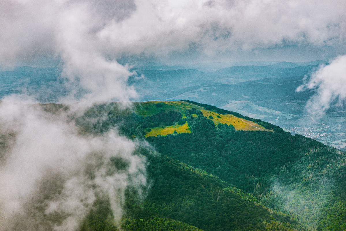 Понад хмарами