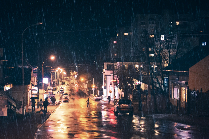 Місто засинає, просинається...