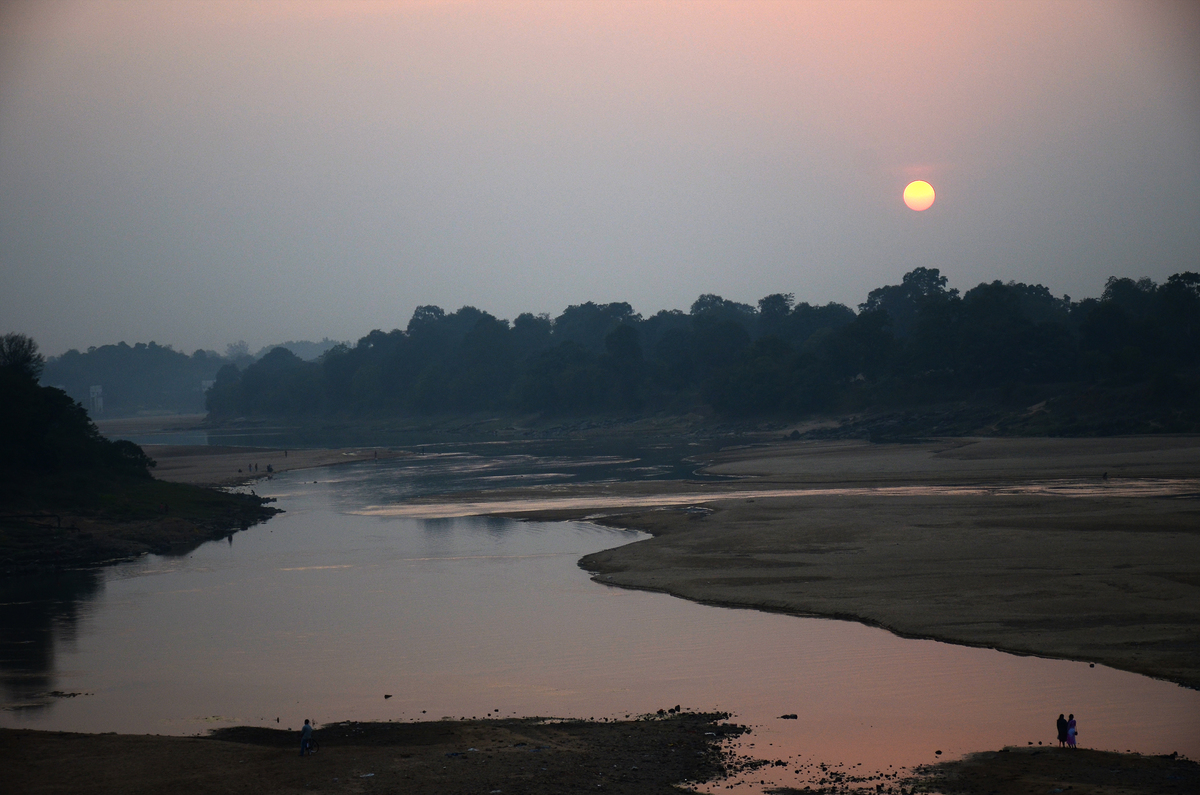 SHARING A SILENT SUNSET