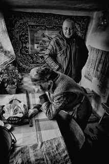 Внук уходить - бабця плаче