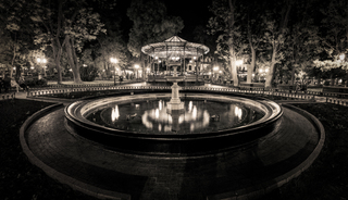 ночной фонтан