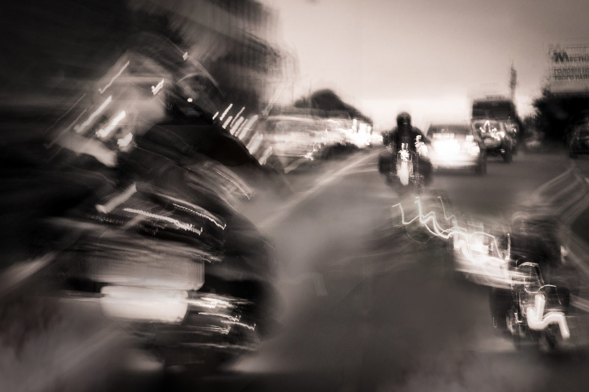 По ночной автостраде