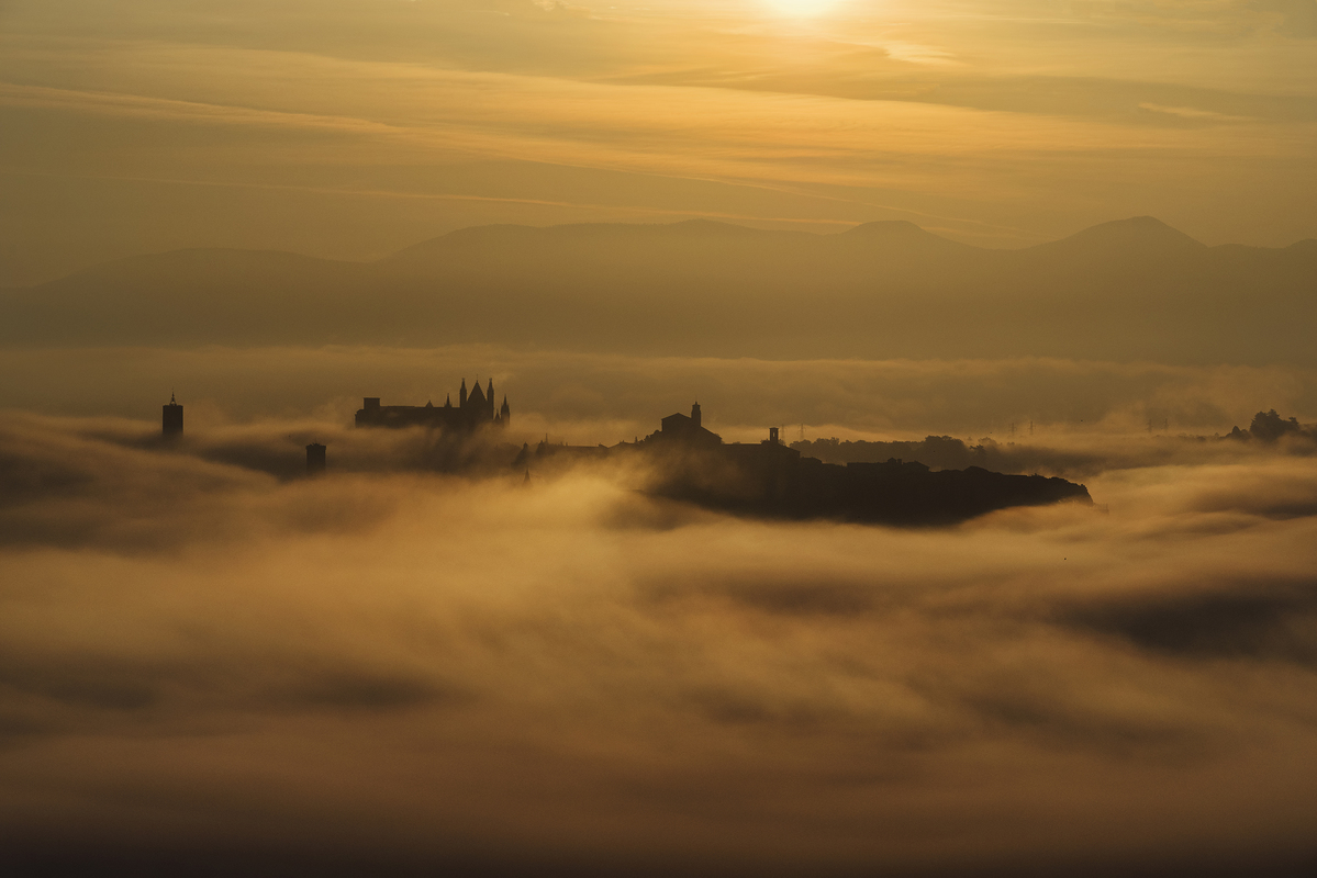 Місто в тумані