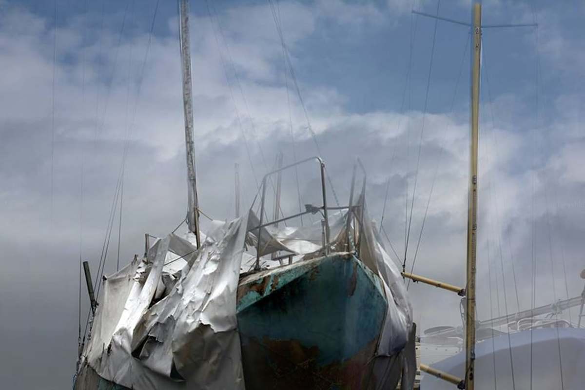 Старая яхта