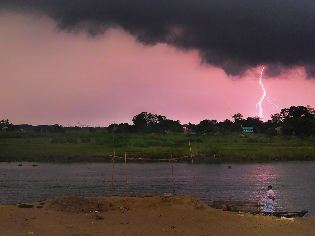 The story of lightning and a boatman