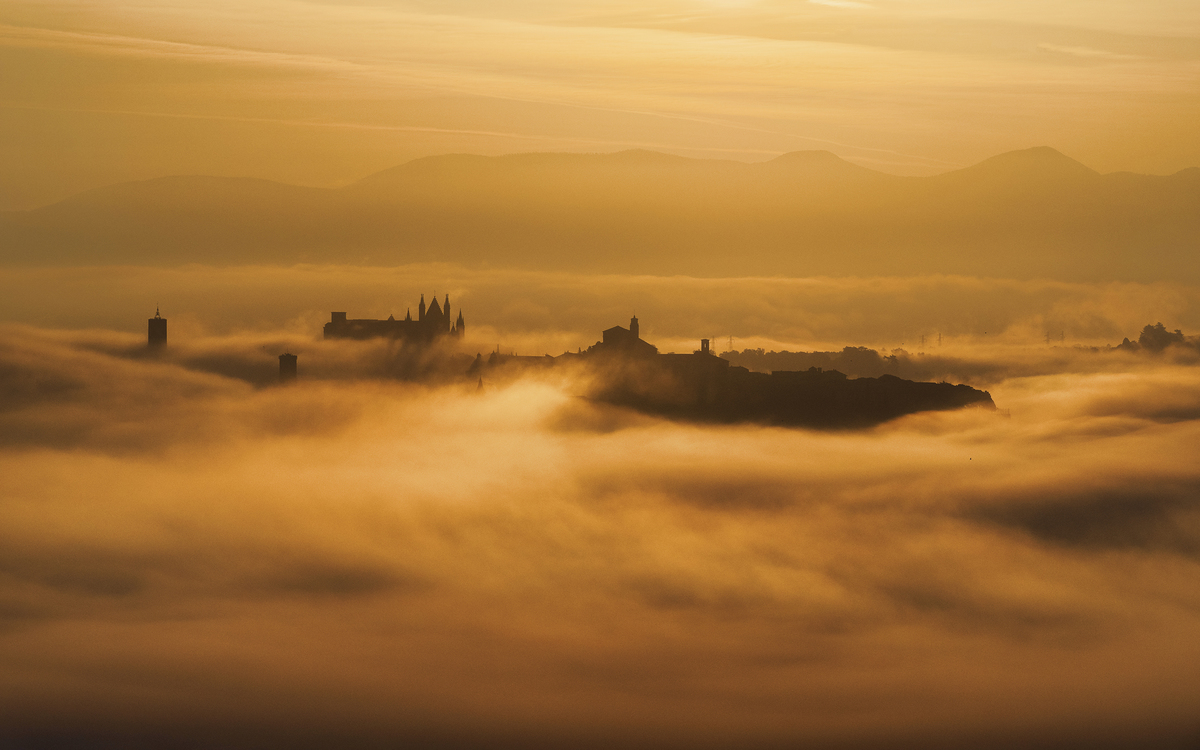 Золоте намисто туманів.