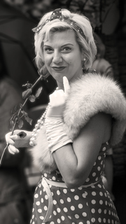 В настої ретро - грайливий погляд