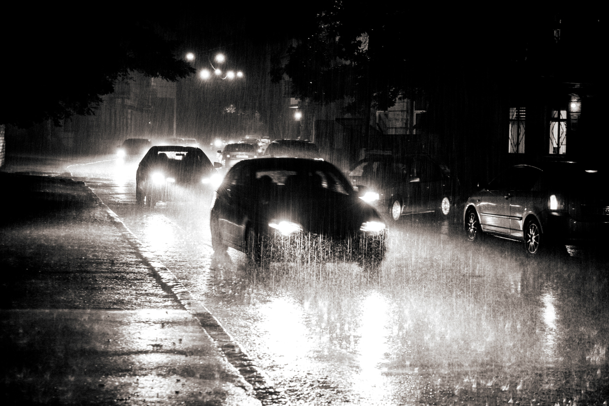 под ночным дождем