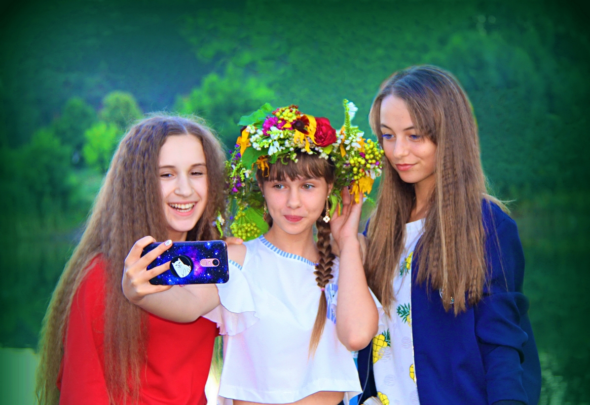 Три красуні