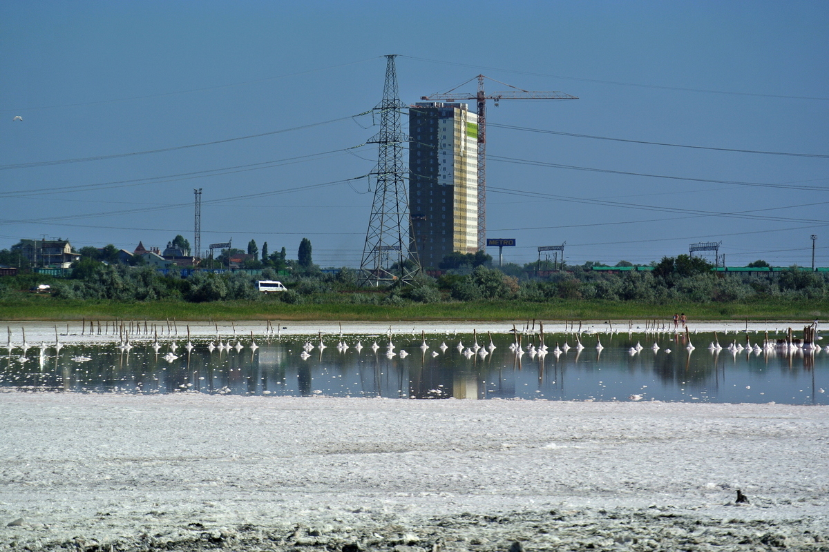 Город наступает...