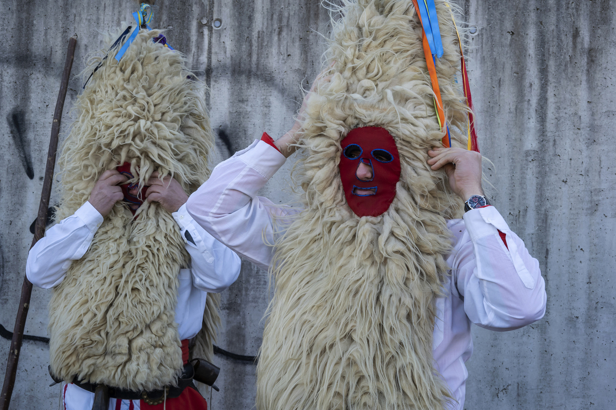 SIDROS MASQUERADE_01