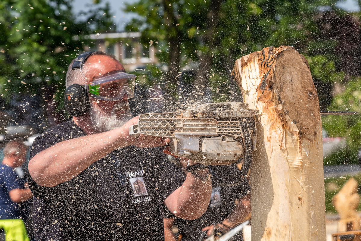 Ciężka praca artysty. The artist's hard work.