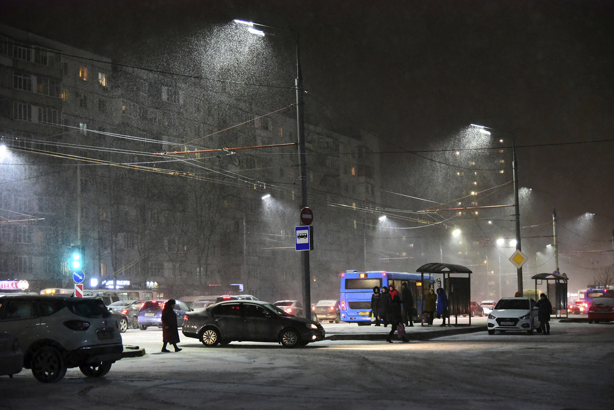 Вечером пошёл снег