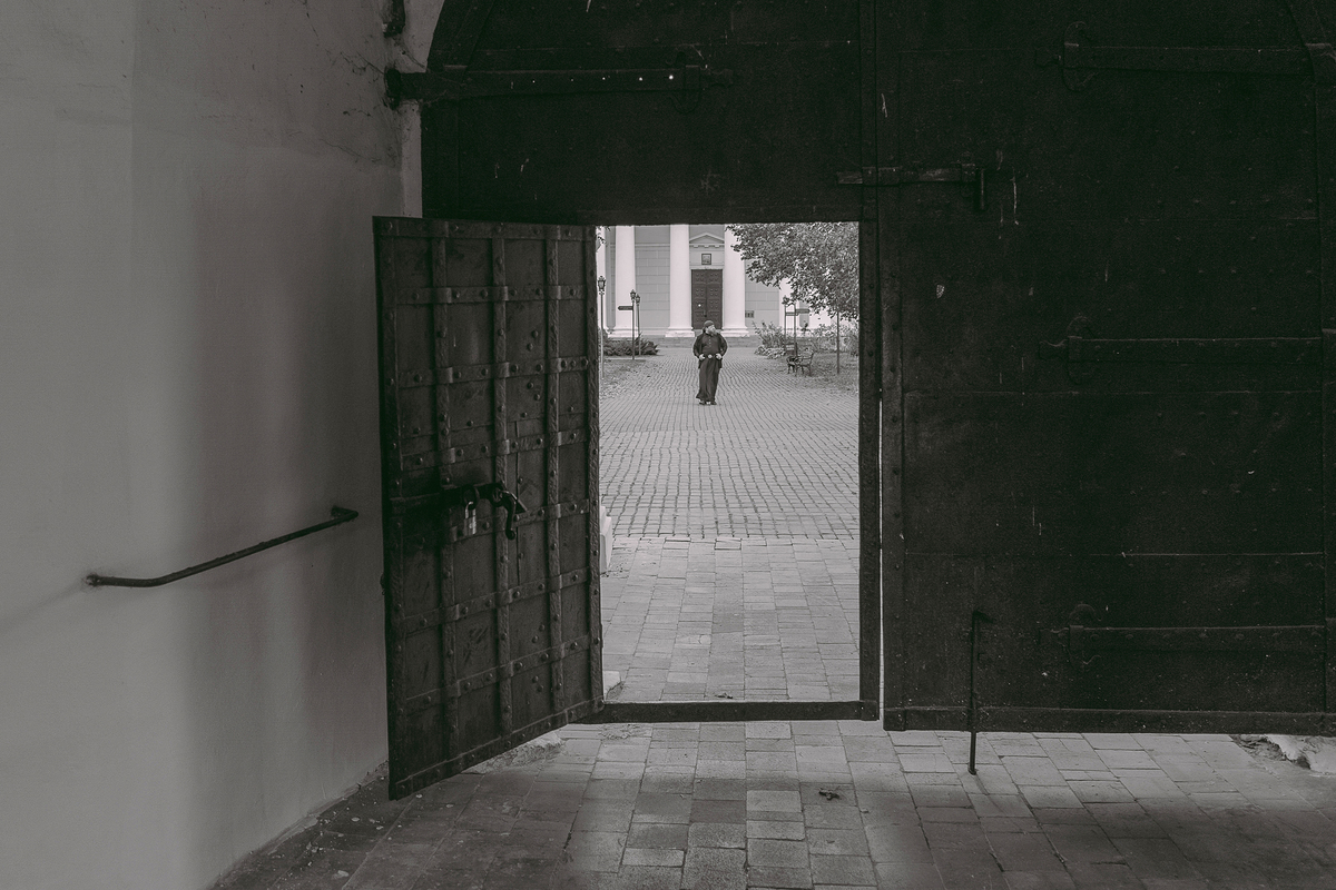 Службу виконано